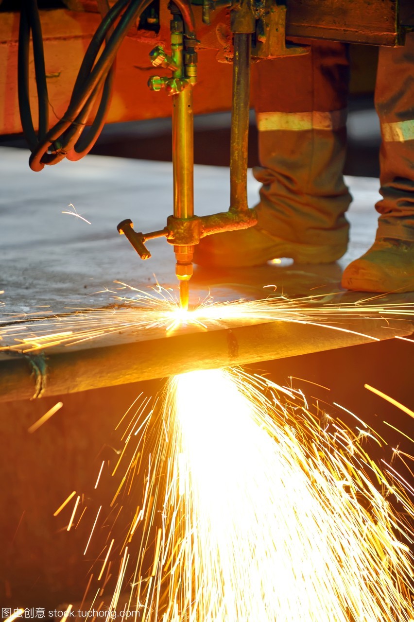 金屬的變奏曲 從銹蝕到光輝的產業交響